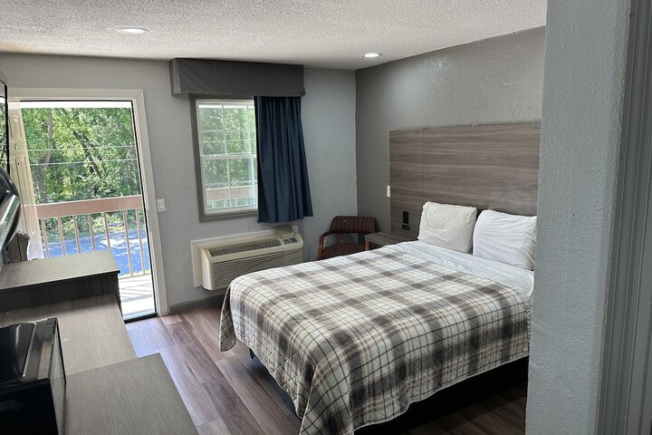 Room 6 of 9