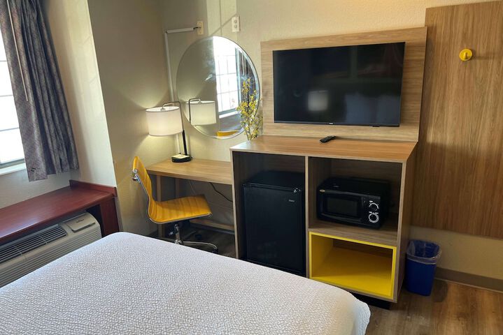 1 Queen Bed (18 of 25)