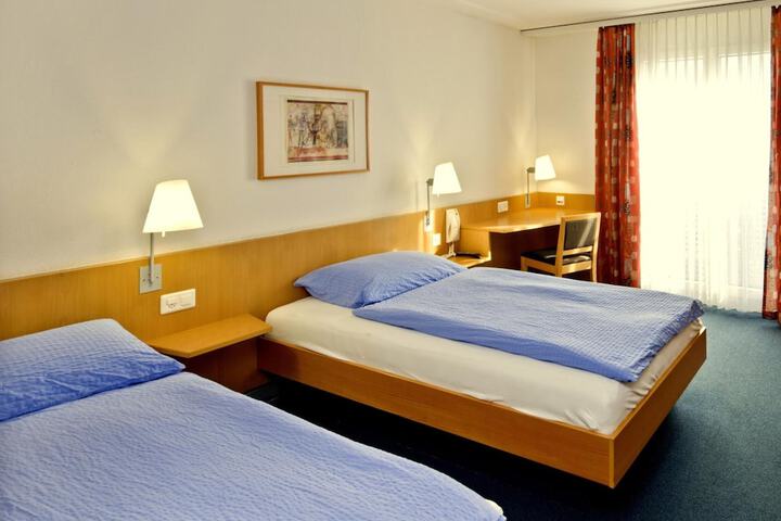 Room 10 of 29