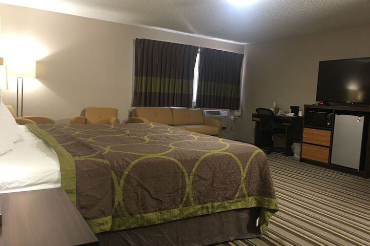 1 King Bed Studio Suite (2 of 7)