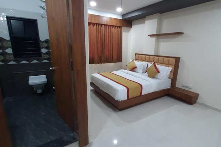 Room 14 of 37
