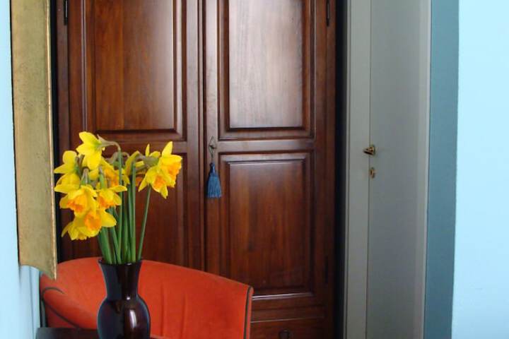 Room 10 of 25