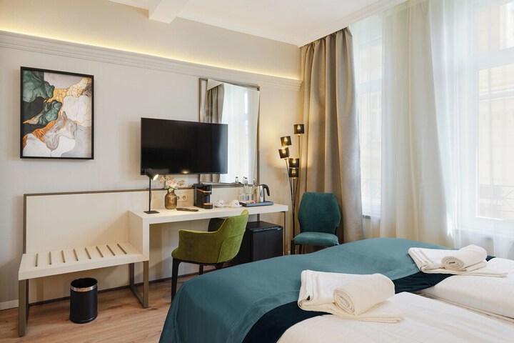 Room 46 of 95