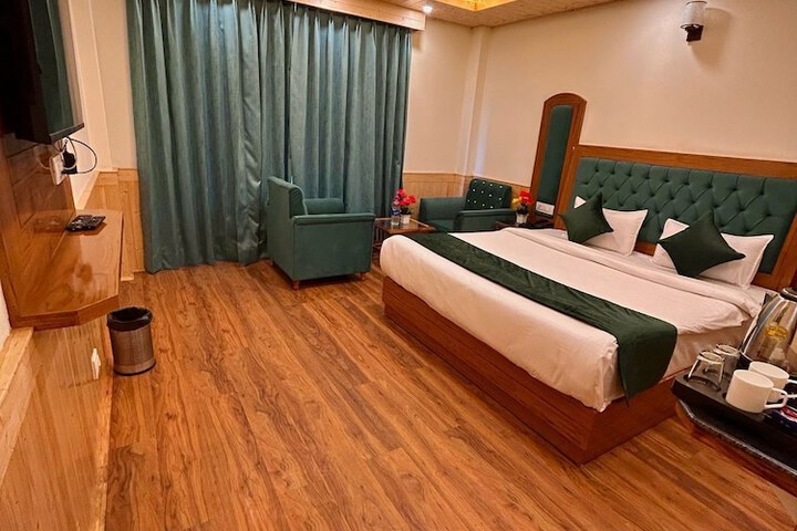 Room 10 of 11