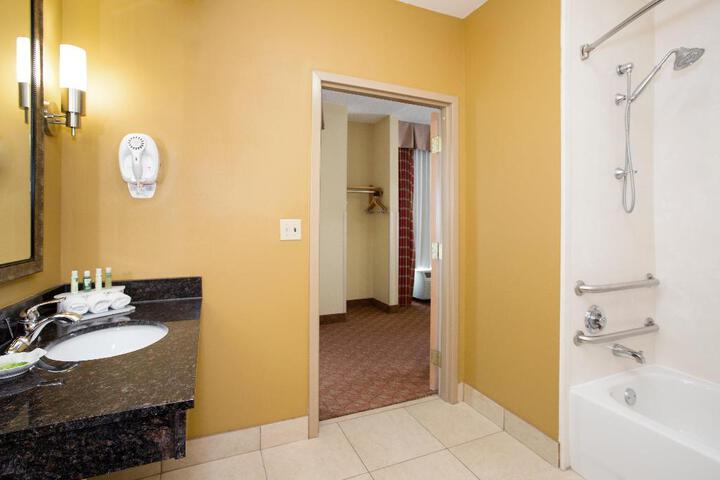 1 King Suite (18 of 22)