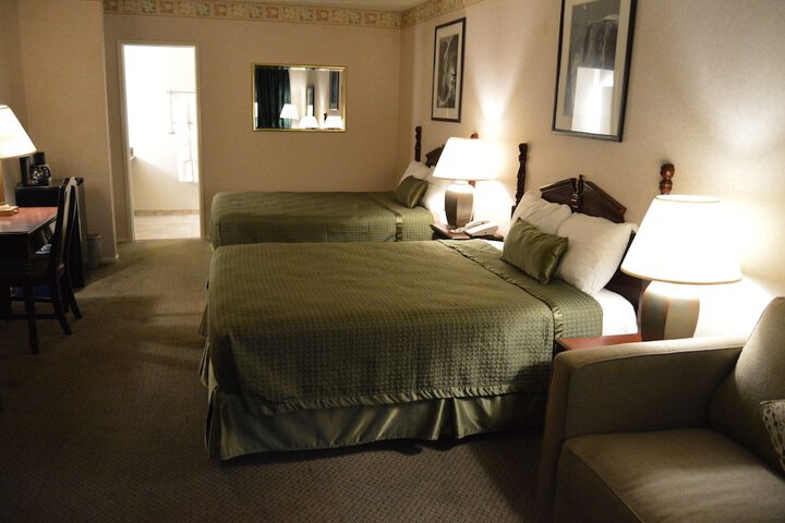 2 Queen Beds (18 of 18)