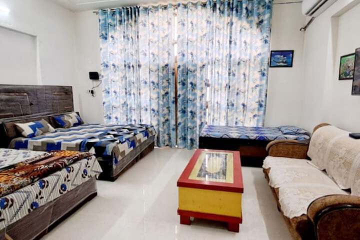 Room 8 of 14