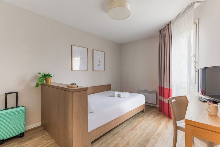 Room 6 of 30