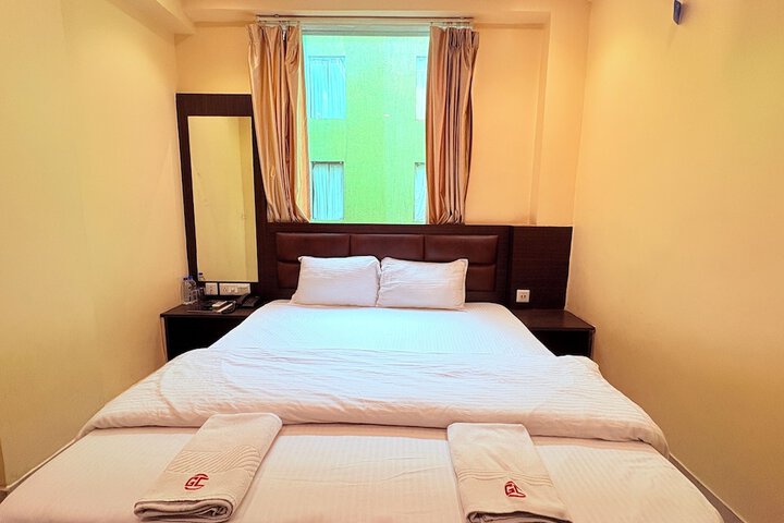 Room 9 of 77