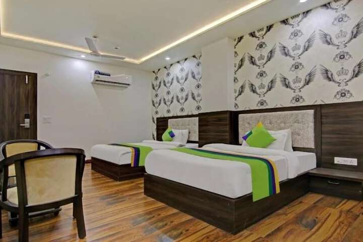 Room 11 of 21