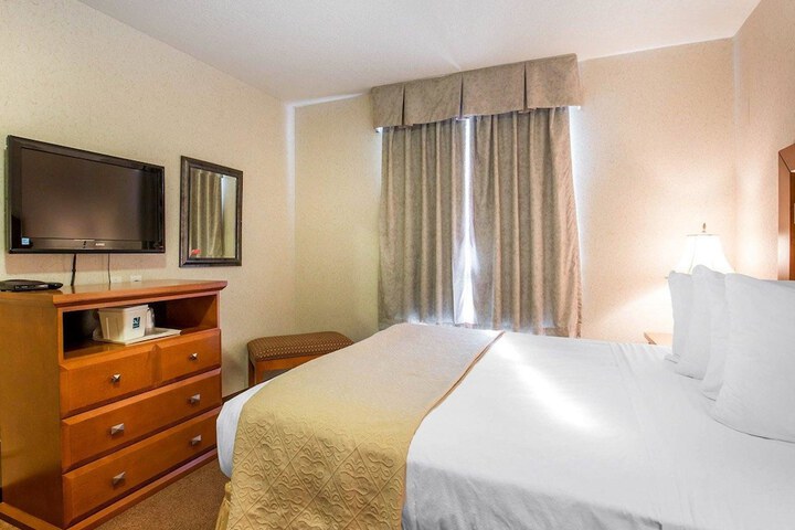 Room 4 of 36
