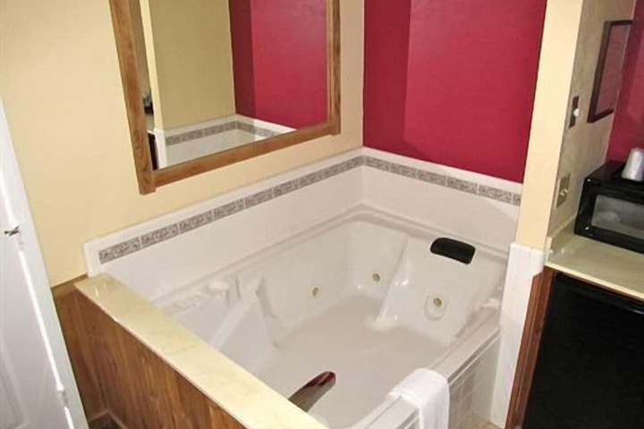 Hot Tub 41 of 65