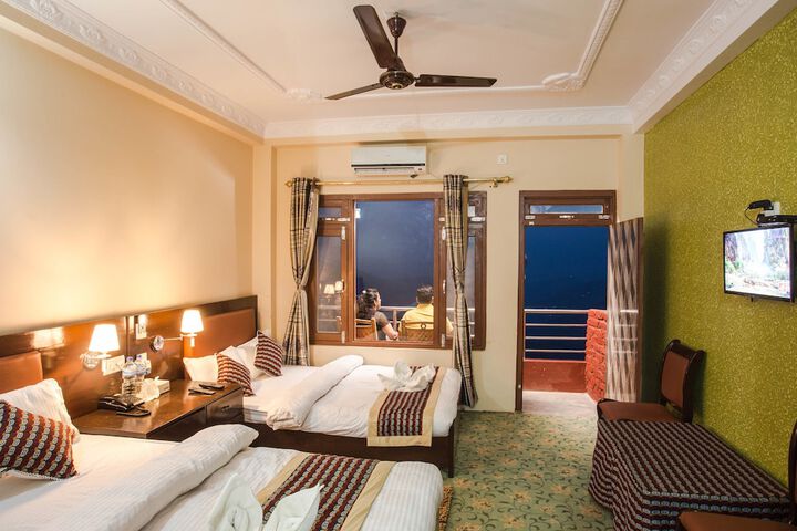 Room 3 of 40