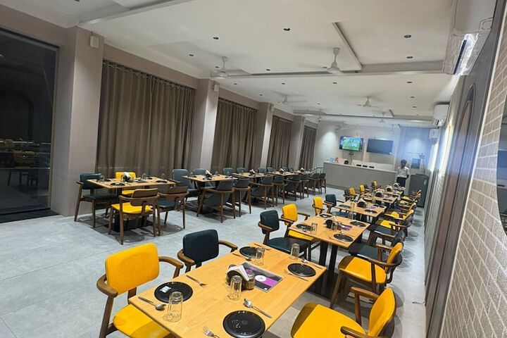 Dining 49 of 65