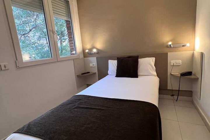 Room 13 of 80