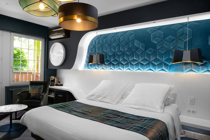 Room 14 of 204