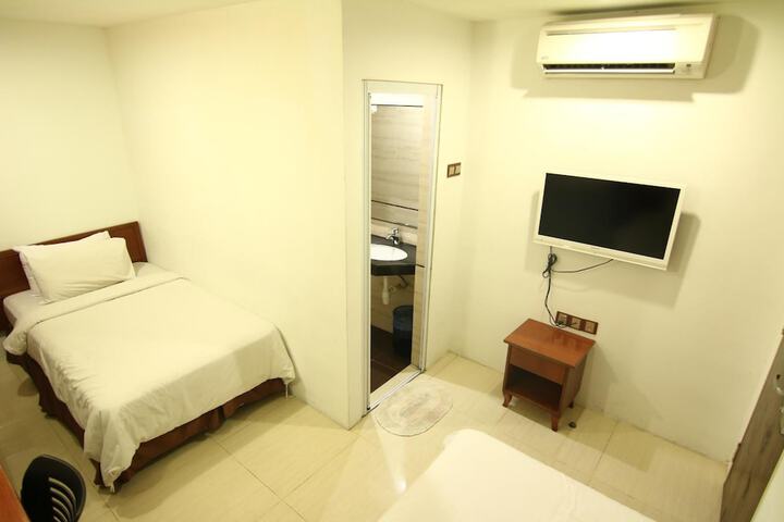 Room 22 of 60