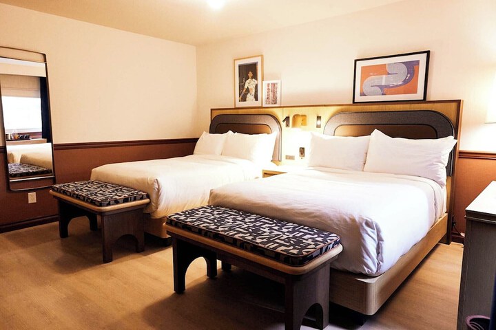 Room 25 of 132