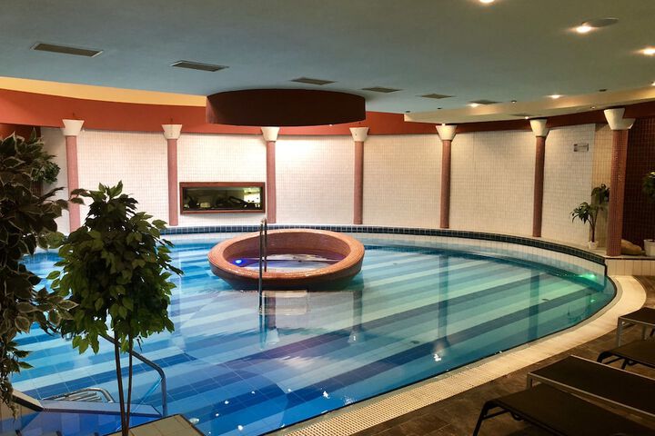 Pool 28 of 60