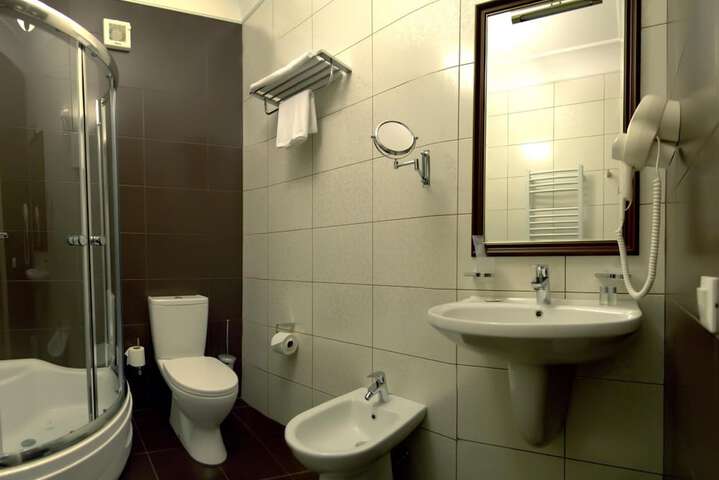Room 32 of 50