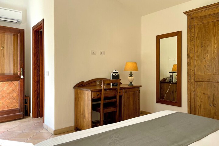 Room 8 of 101