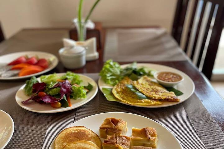 Dining 49 of 53