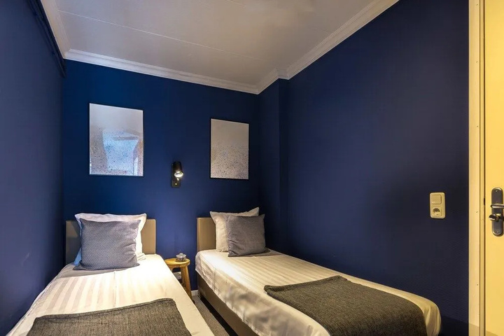 Room 9 of 20