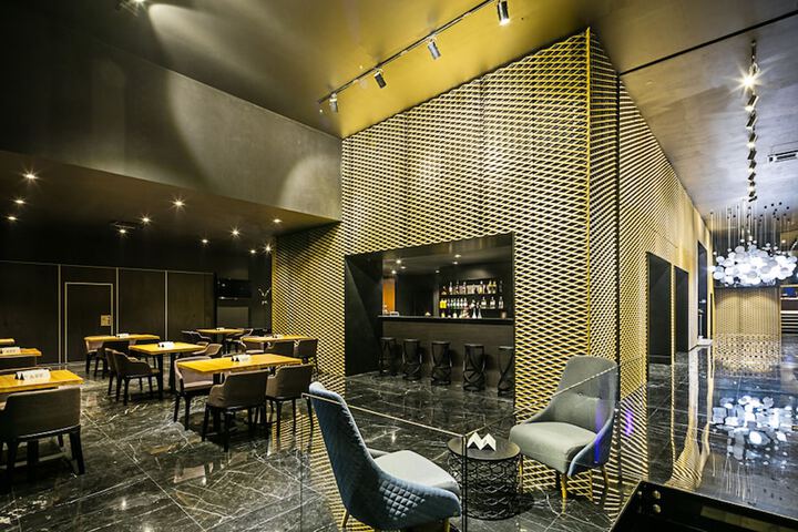 Lounge 41 of 48