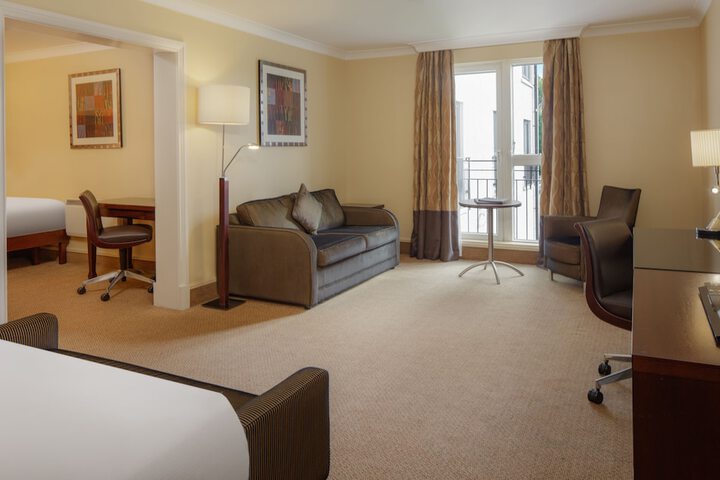 Room 25 of 204