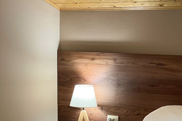 Room 25 of 59