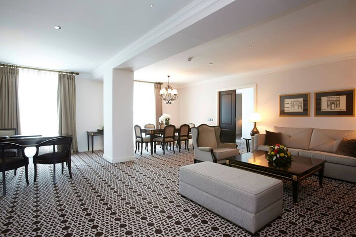 Room 32 of 59