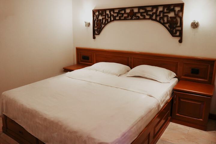 Room 9 of 49