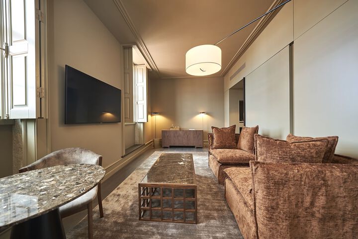 Room 17 of 53