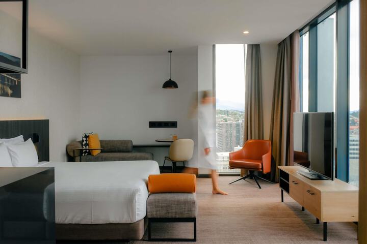Room 44 of 172