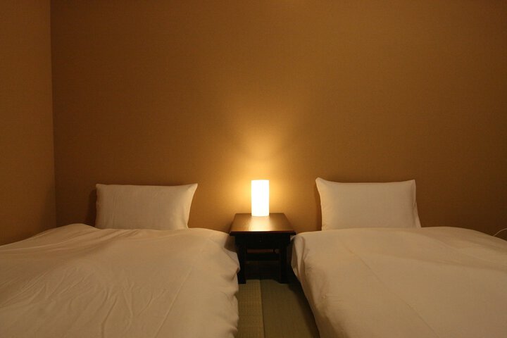 Room 18 of 107