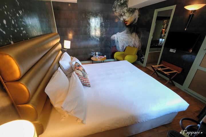 Room 12 of 61
