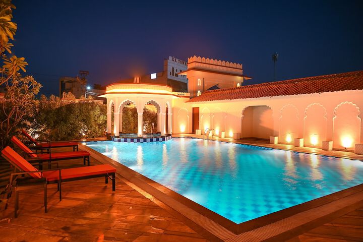 Pool 33 of 49