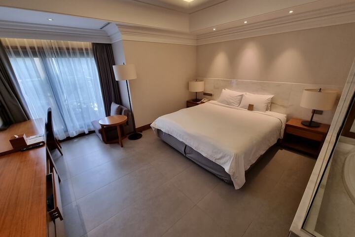 Room 19 of 100