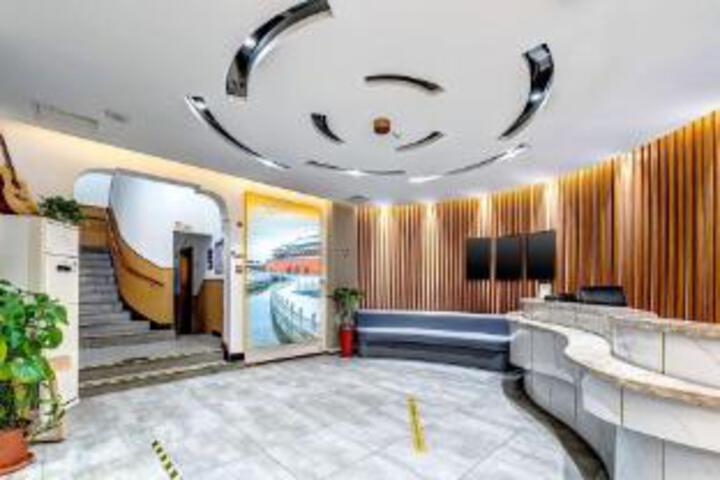 Happy Dragon Saga Hotel with terrace Beijing Forbidden City Wang Fu Jing Street