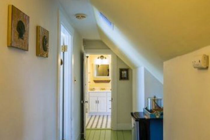 Room 32 of 74