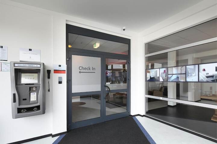 Entrance & Lobby
