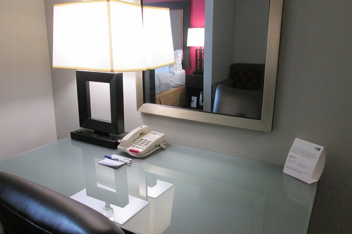 1 King Bed (11 of 32)