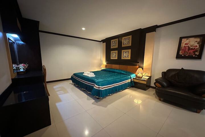 Room 35 of 60