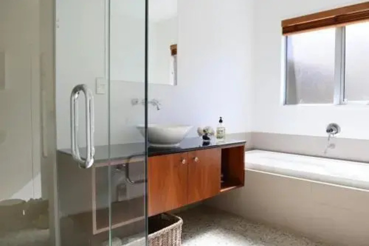 Room 7 of 11