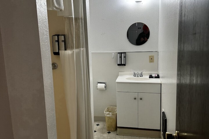 Room 84 of 168