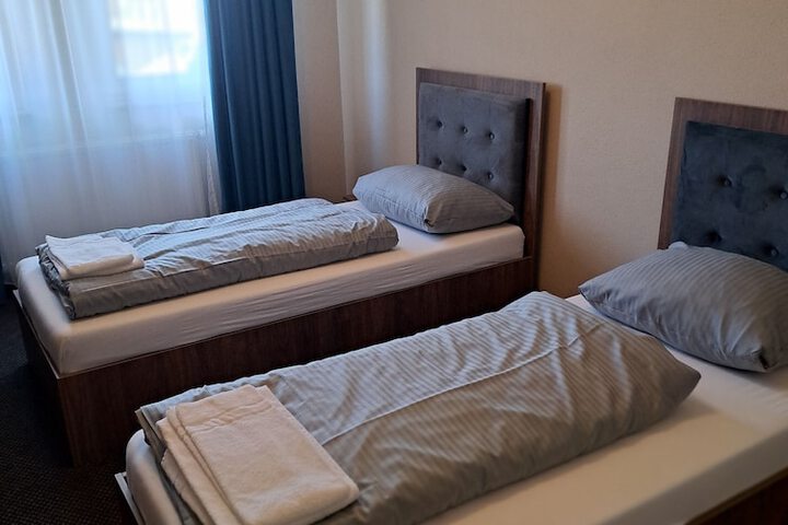Room 5 of 8
