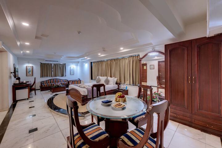 Room 13 of 19
