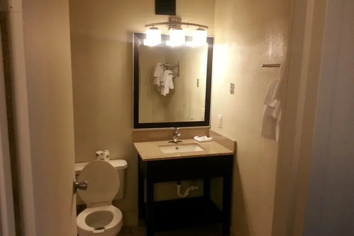 Room 8 of 18