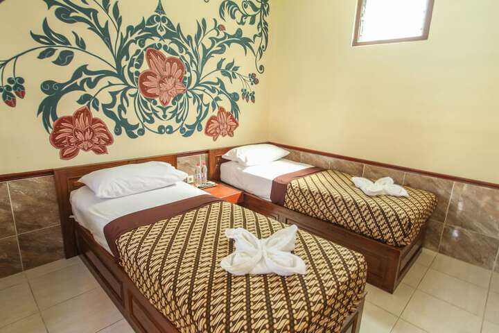 Room 8 of 33