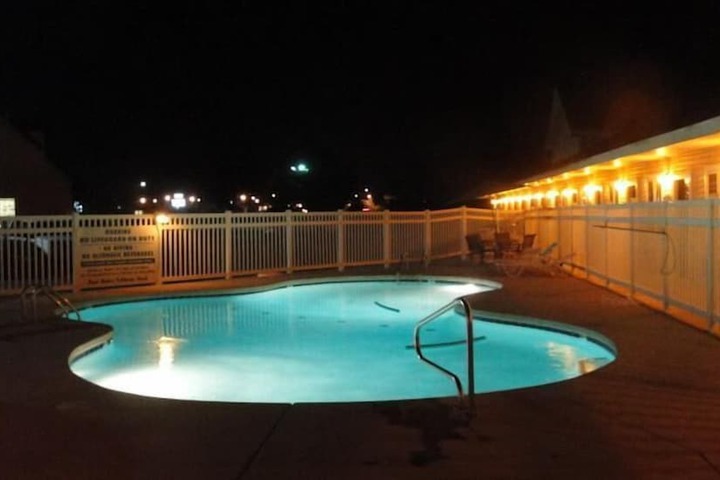 Pool 6 of 8